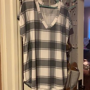 Maurices grey and white tee